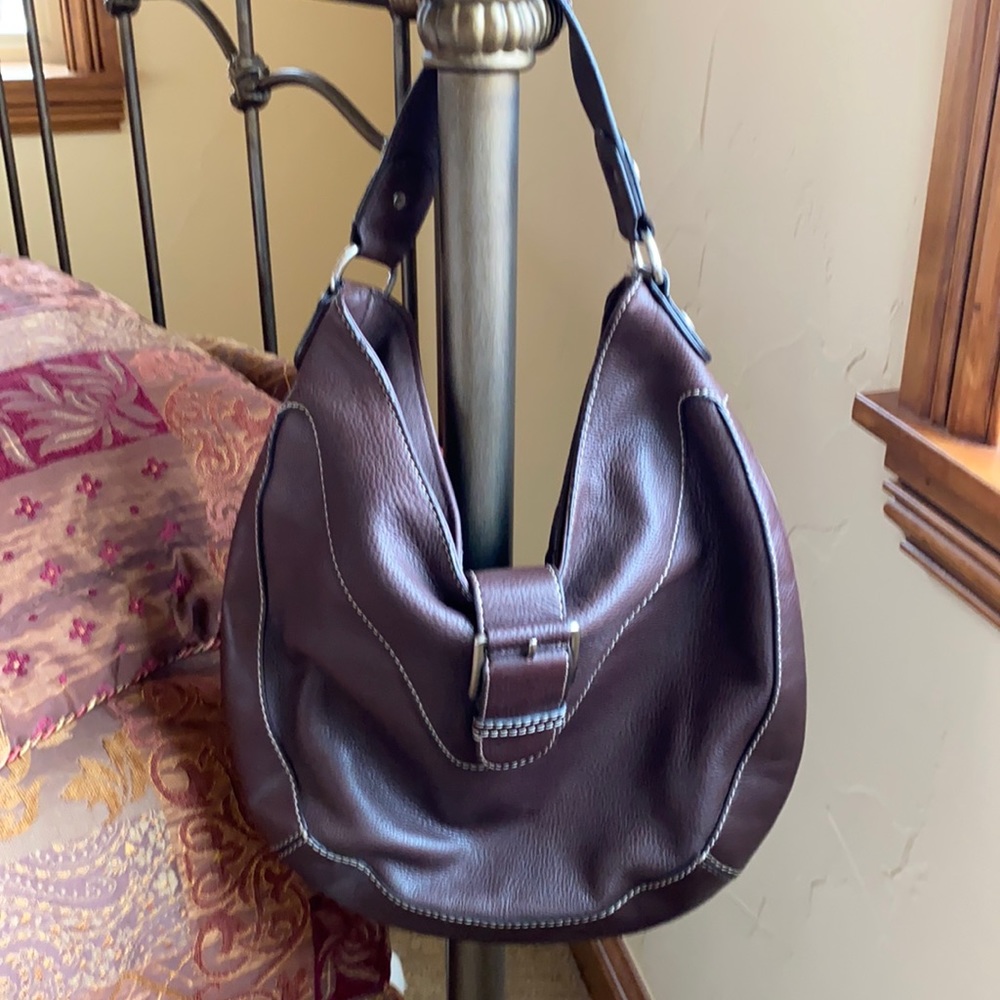 MICHAEL Michael Kors brown leather shoulder bag.